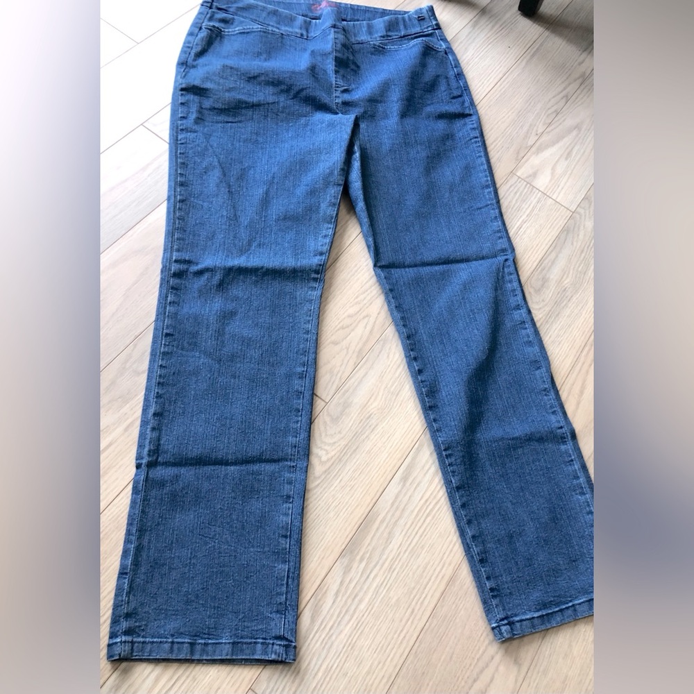 Chic pull on stretch jeans